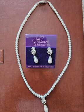 White Pearl Teardrop Necklace & Earring Set